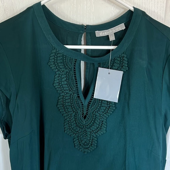 Daniel Rainn short sleeved green keyhole blouse, size XL - Picture 3 of 5